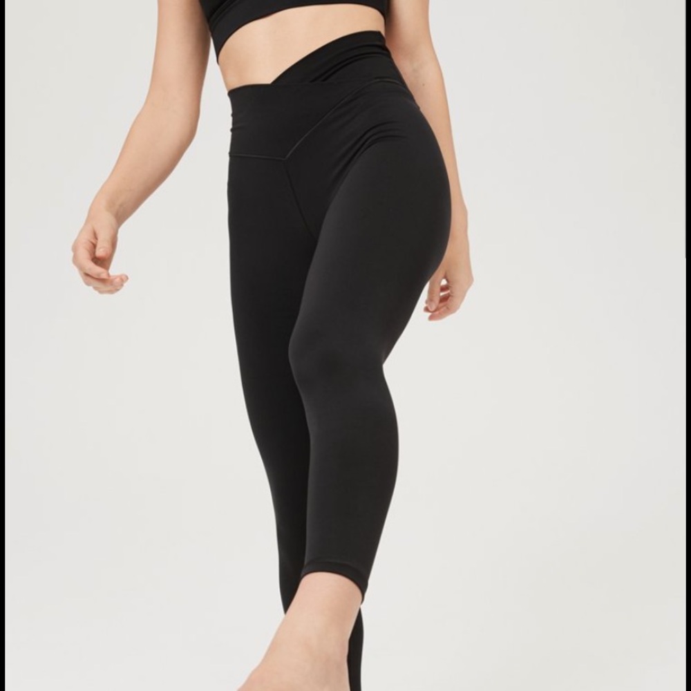 AE cross over leggings